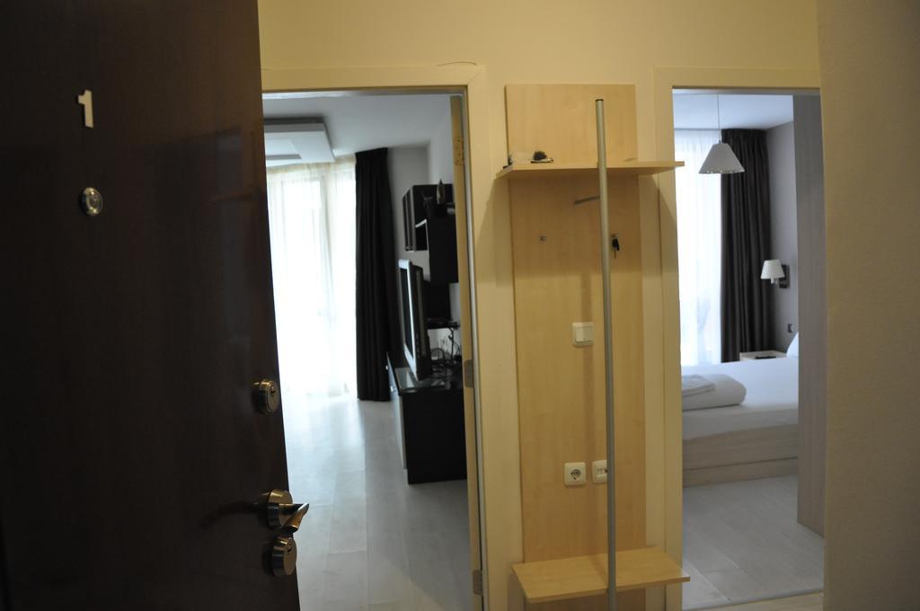 Black Sea Brееze Apartment Варна Экстерьер фото